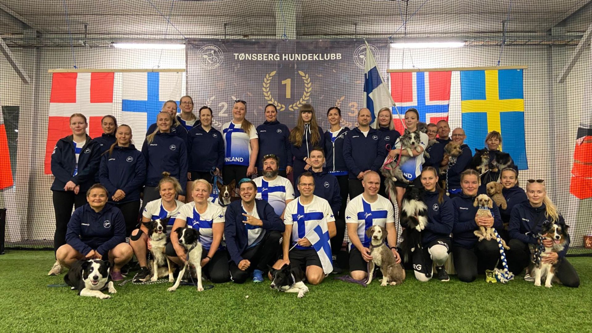 Suomen maajoukkue kilpailupaikalla. Valokuva: Johanna Mäkinen